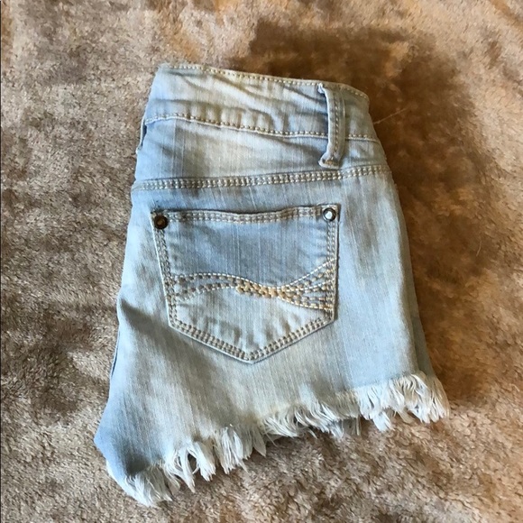 Size 3 Distressed shorts - Picture 2 of 3
